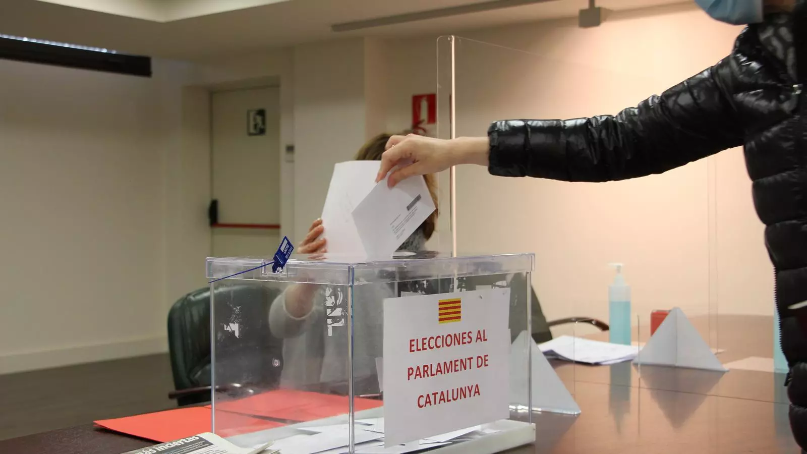 Una persona votant.