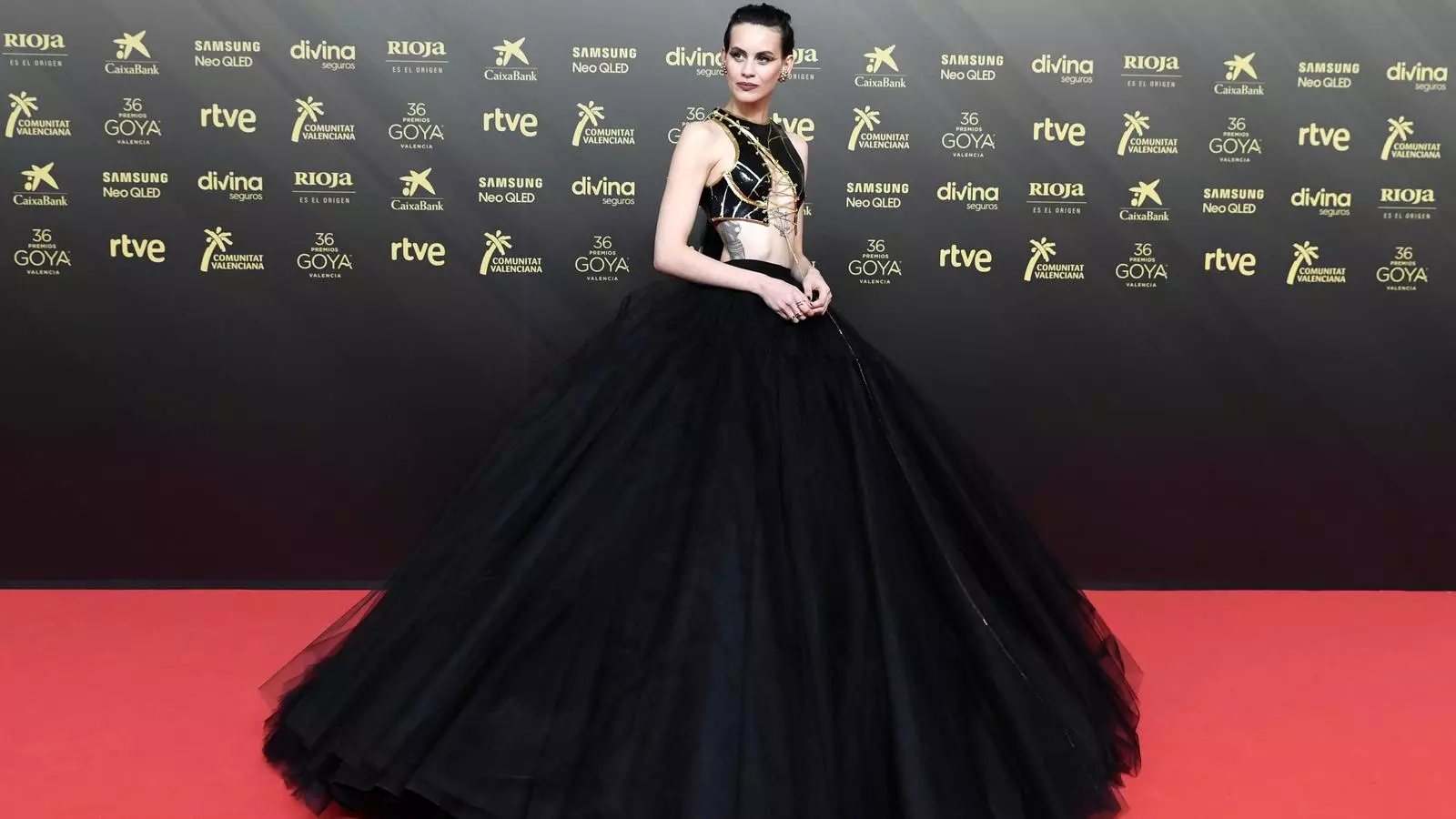 L'actriu Milena Smit a l'arribada a la catifa vermella
