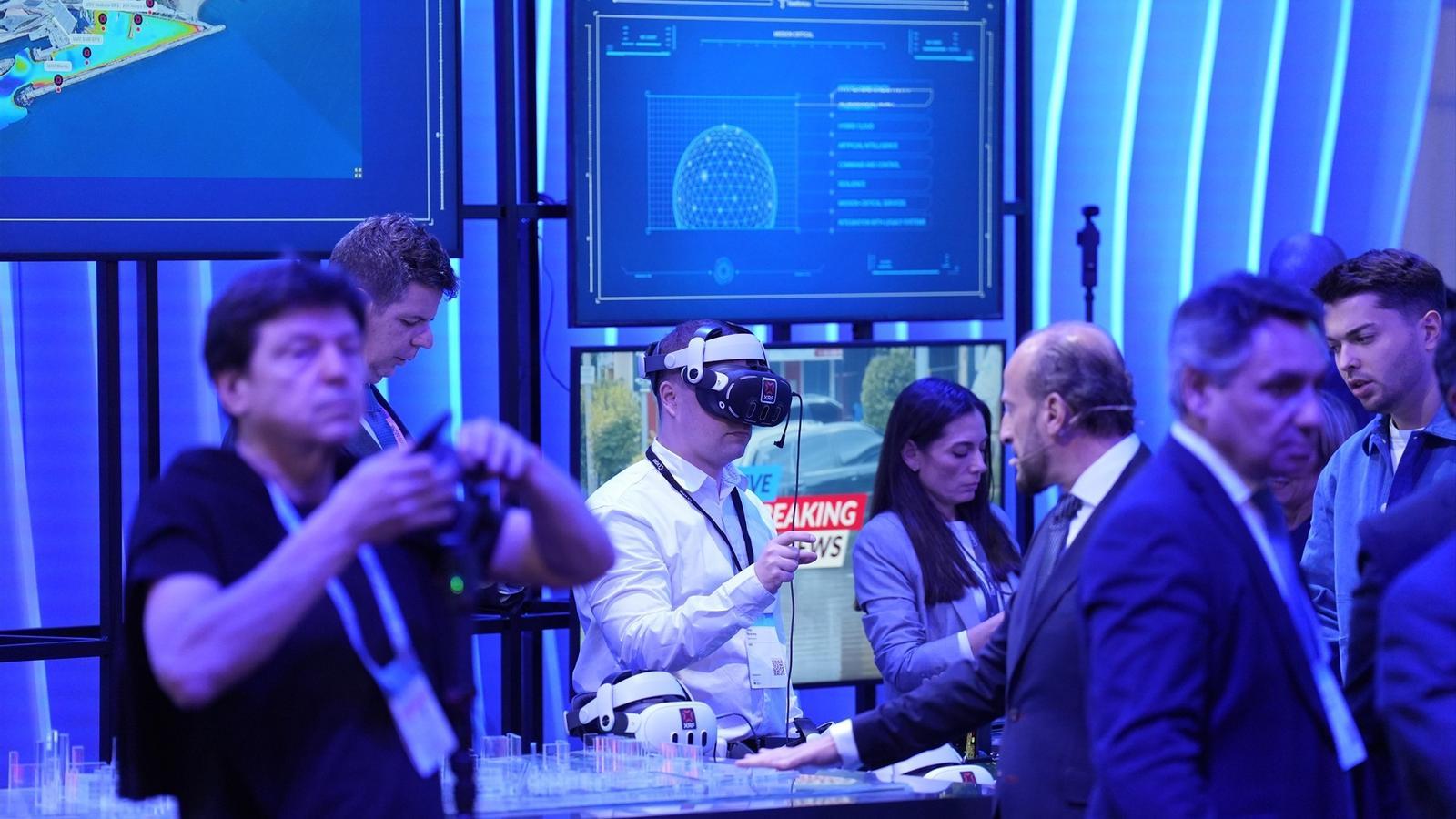 Visitors in one of the technological spaces of the Mobile World Congress 2026