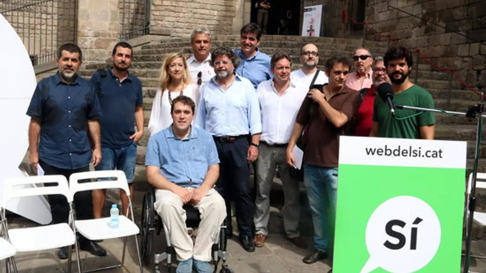 Representants d'entitats i partits polítics sobiranistes a l'acte de presentació de la campanya unitària pel 'sí' al referèndum