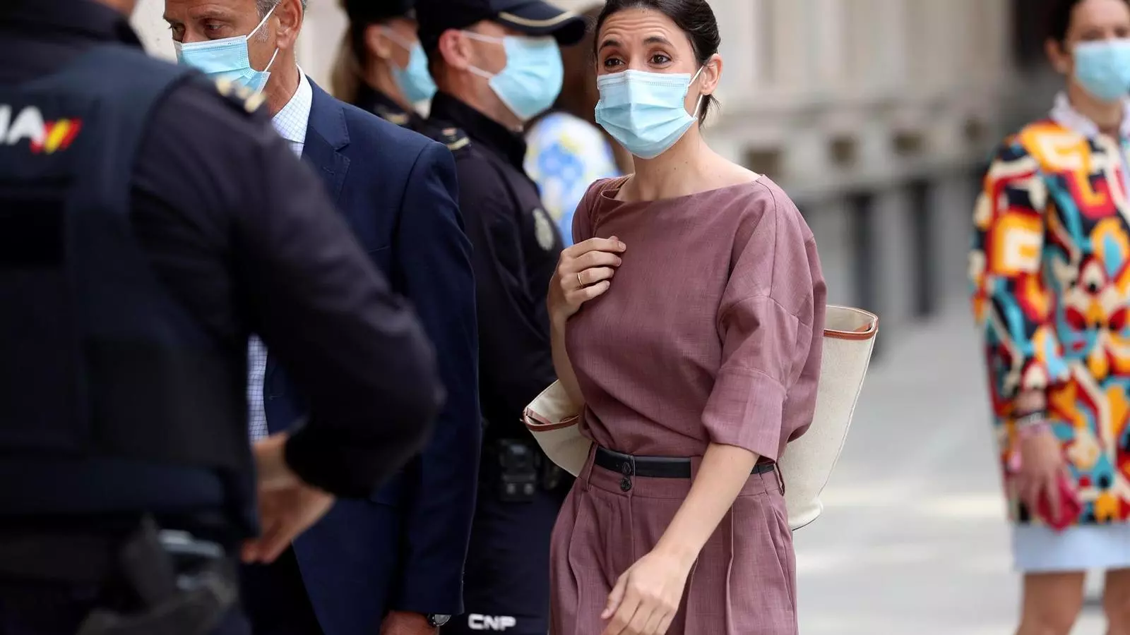 La ministra Irene Montero arribant al Senat per intervenir a la comissió de seguiment del Pacte d'estat contra la violència de gènere