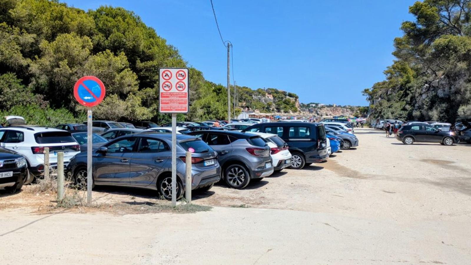 Illegal parking of Cala Llombards