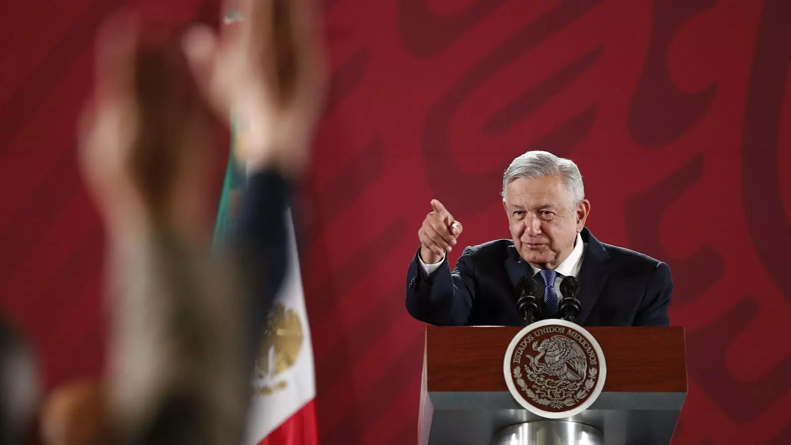 López Obrador donant la paraula a un periodista en una de les seves rodes de premsa diàries a Ciutat de Mèxic.