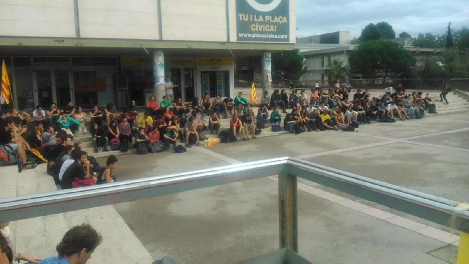 Concentració a la UB convocada per #Estudiants9N