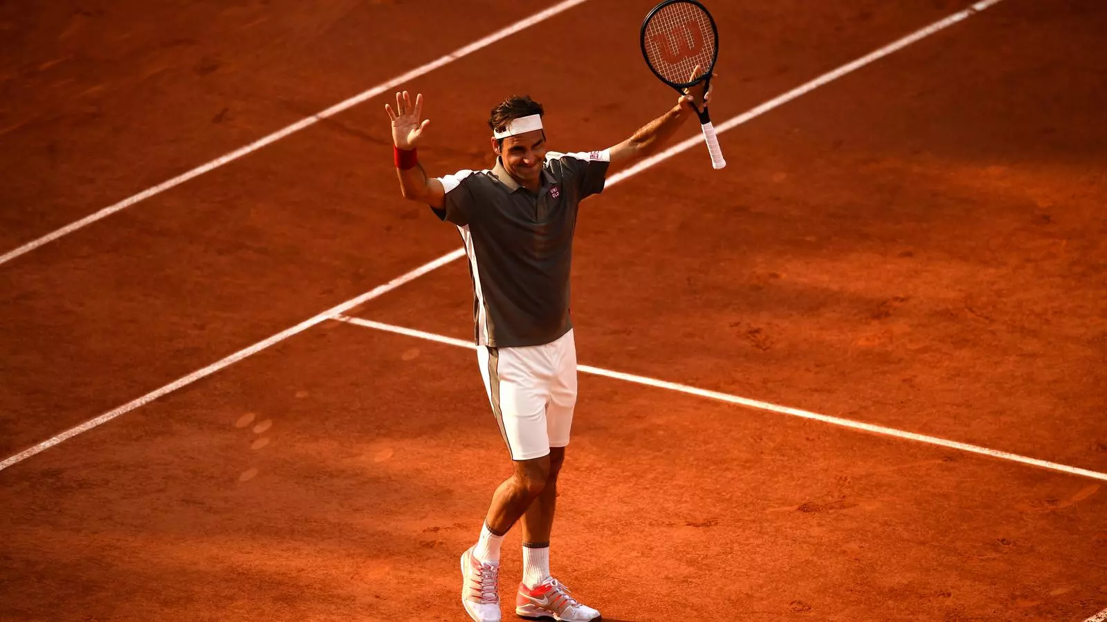 Roger Federer celebrant el seu accés a les semifinals de Roland Garros