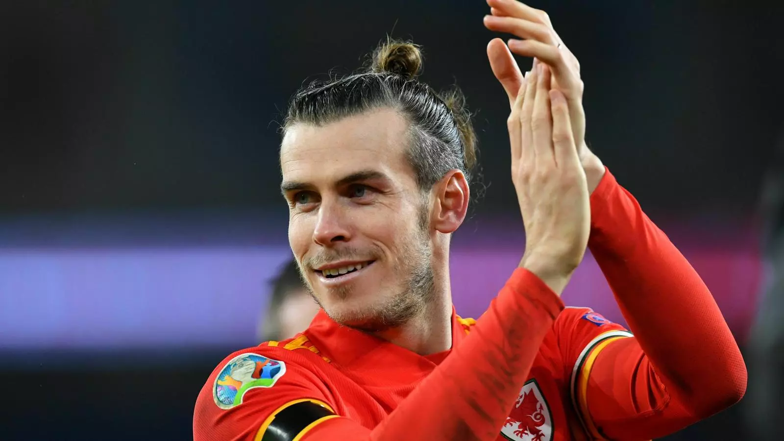 El davanter de Gal·les, Gareth Bale, celebra la victòria i la classificació després del partit contra Hongria