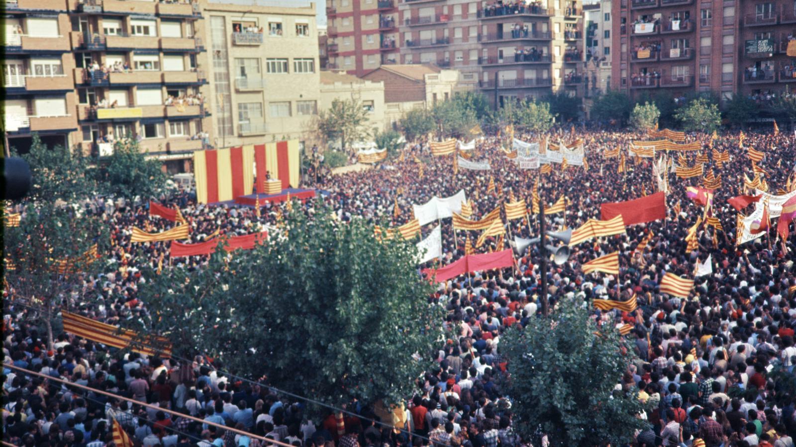 Demonstration for the National Day of 1976 at the Plaza Cataluña in Sant Boi de Llobregat.