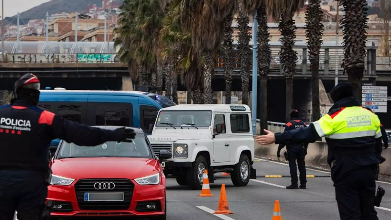 Control dels Mossos al Nus de la Trinitat, a Barcelona