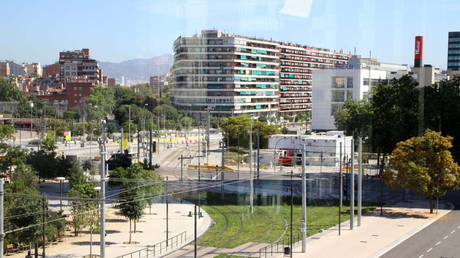 Vista del espacio que acogerá los nuevos edificios de Barcelona, fotografiado desde el edificio del Diseño Hub (DHub).