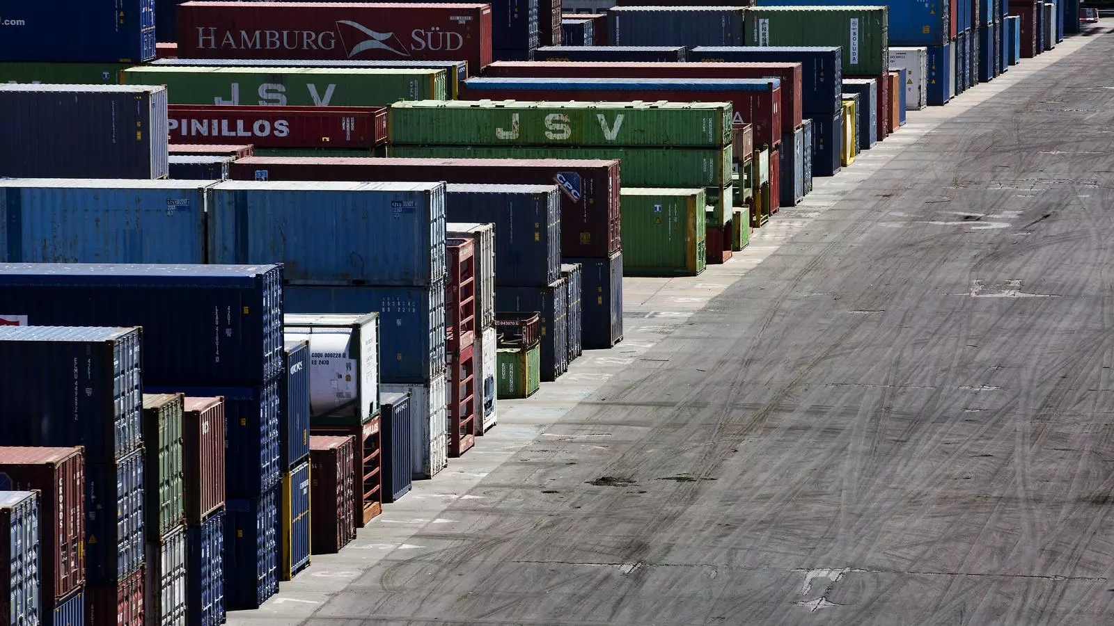 Contenidors de mercaderies al port de Barcelona.
