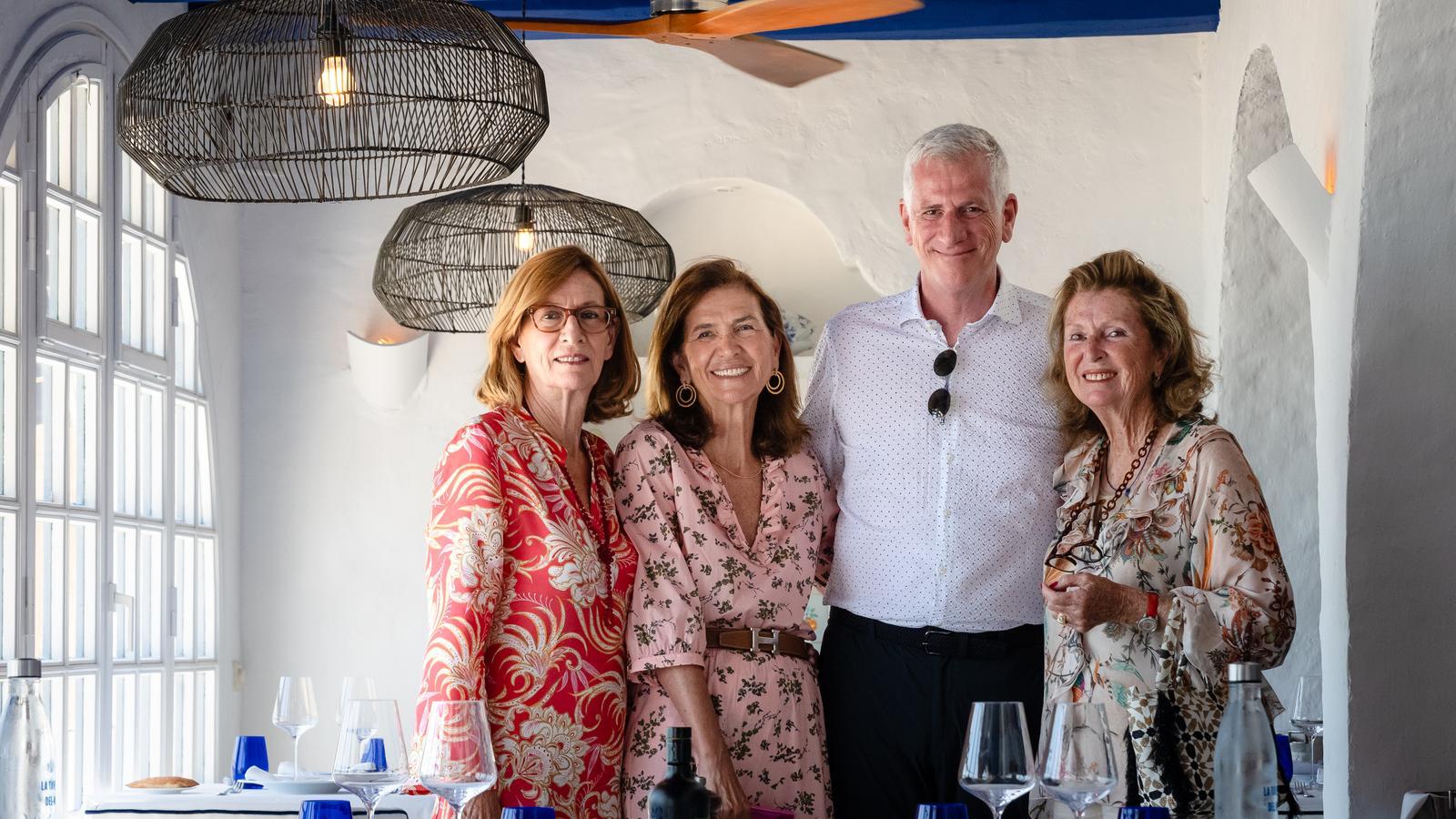 The brothers Virginia, Carina, Josep and Júlia Ensesa Viñas, owners of the restaurant La Taverna del Mar