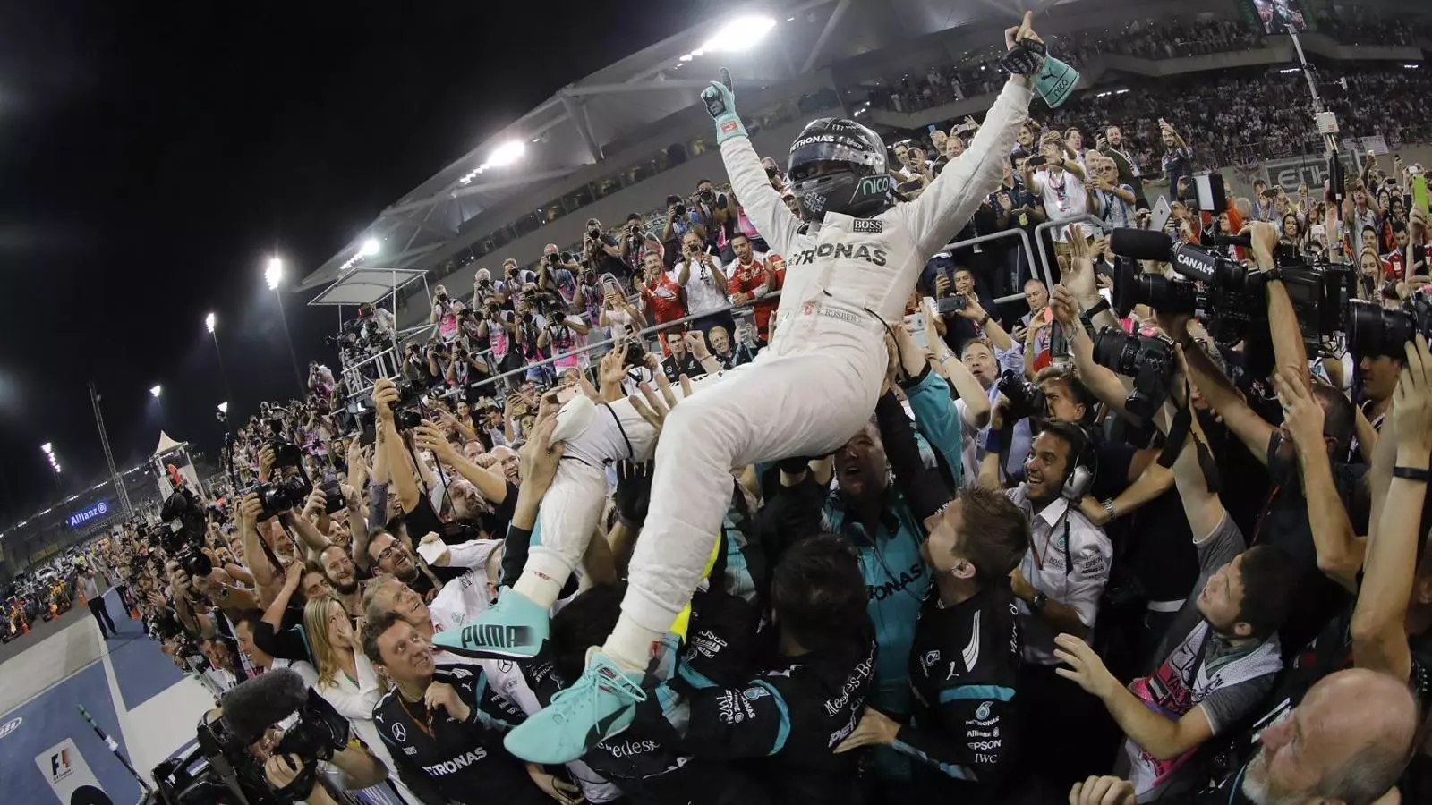 Rosberg guanya el títol i deixa de ser l’etern aspirant