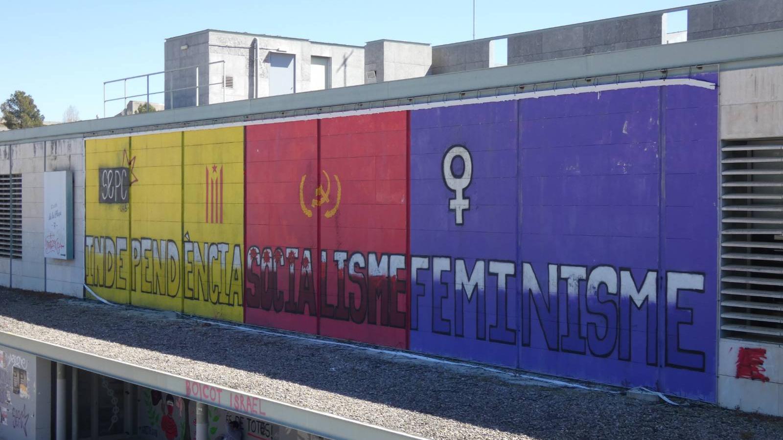 The pro-independence mural that welcomed to the UAB