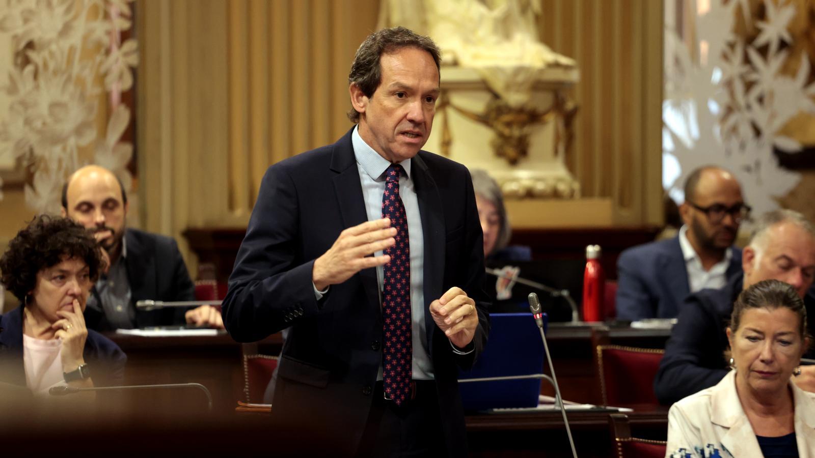 Marc Pons in a recent image in Parliament