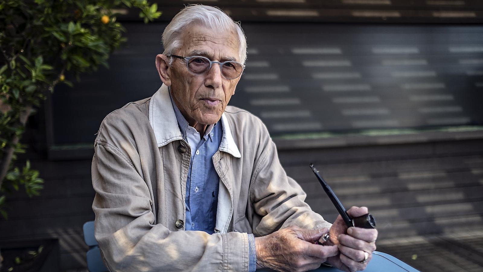 The writer Theodor Kallifatides in an archive image in Barcelona.