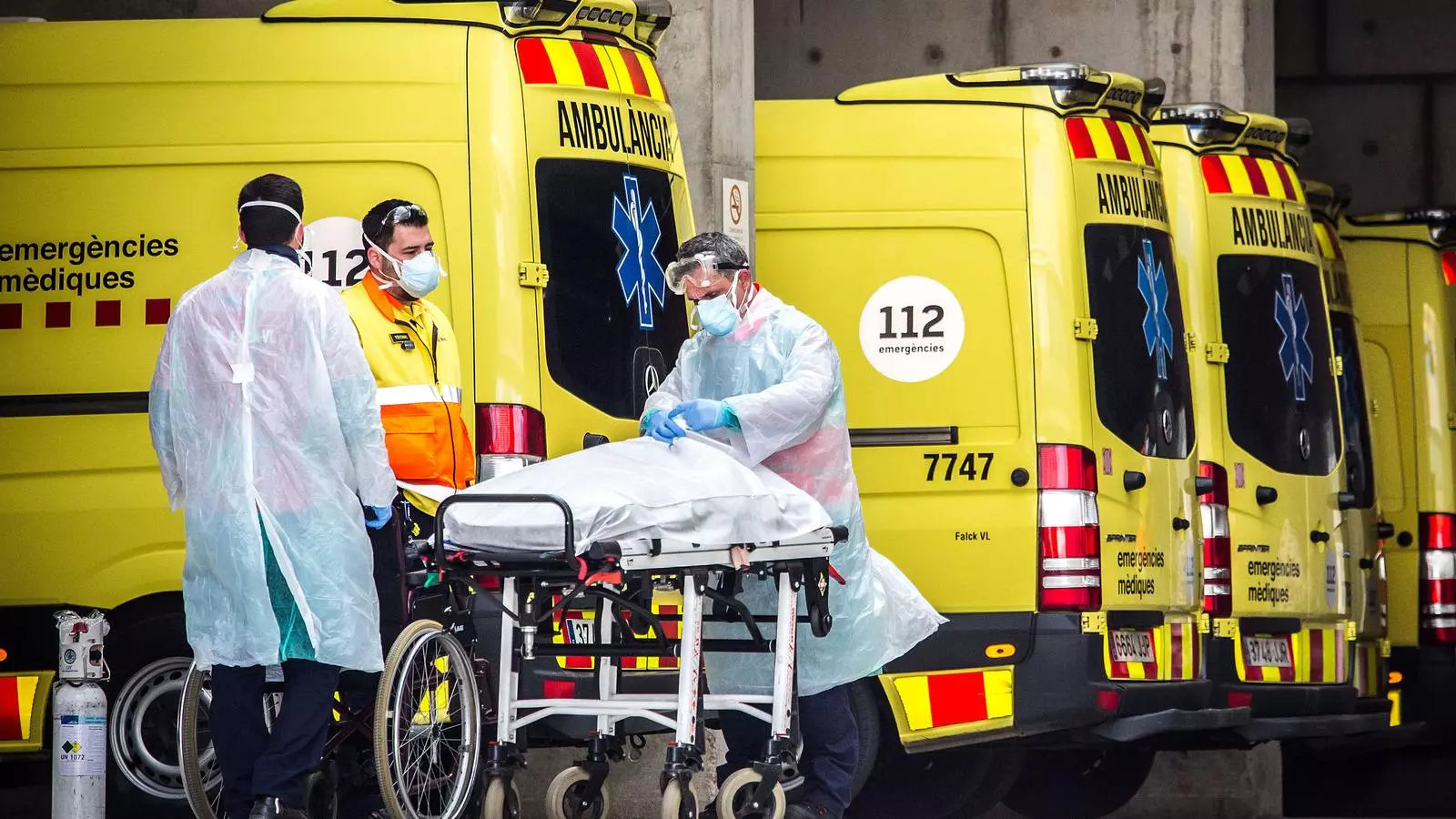 Personal sanitari a les urgències de l'Hospital de Bellvitge
