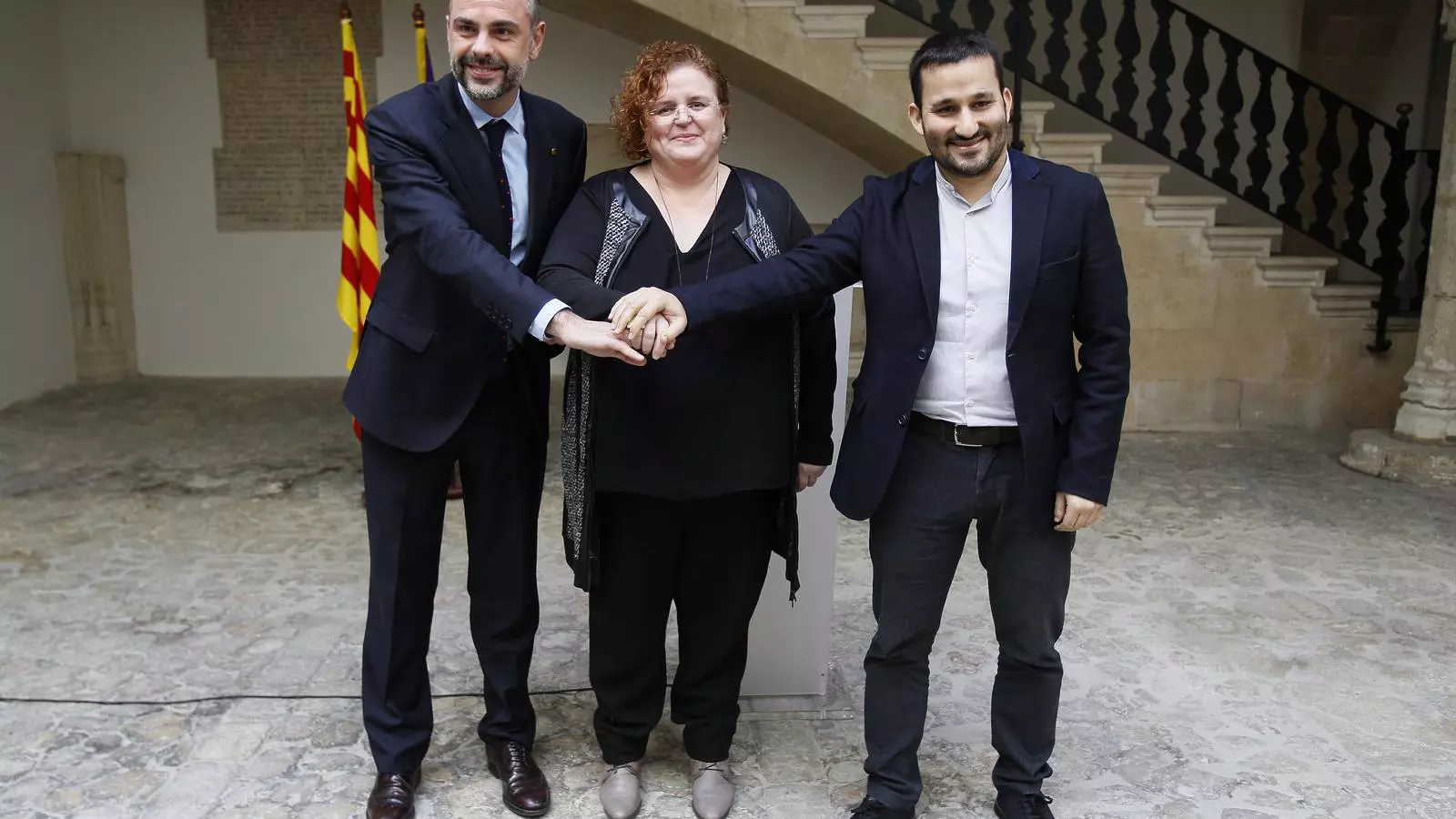 La consellera de Transparència, Cultura i Esports del Govern de les Illes Balears, Ruth Mateu, el conseller de Cultura de la Generalitat de Catalunya, Santi Vila, i el conseller d'Educació, Investigació, Cultura i Esport de la Generalitat Valenciana, Vicent Marzà, aquest dilluns al Museu de Mallorca en l'acord per a la Declaració de Palma.