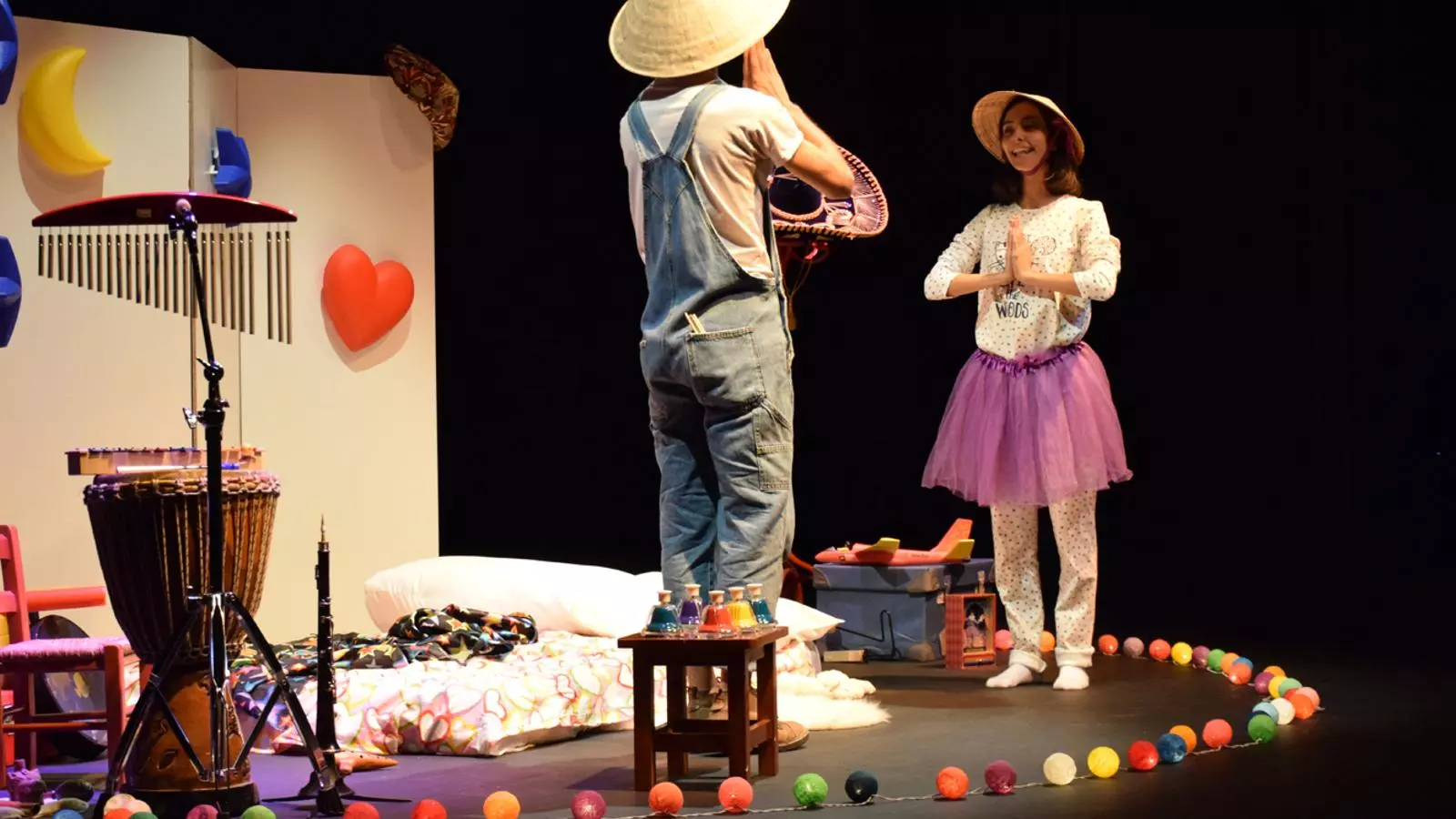 Un moment de l'espectacle infantil 'El fabulós viatge de l'Estel i el Domisol', celebrat aquest dissabte a Sant Julià de Lòria.