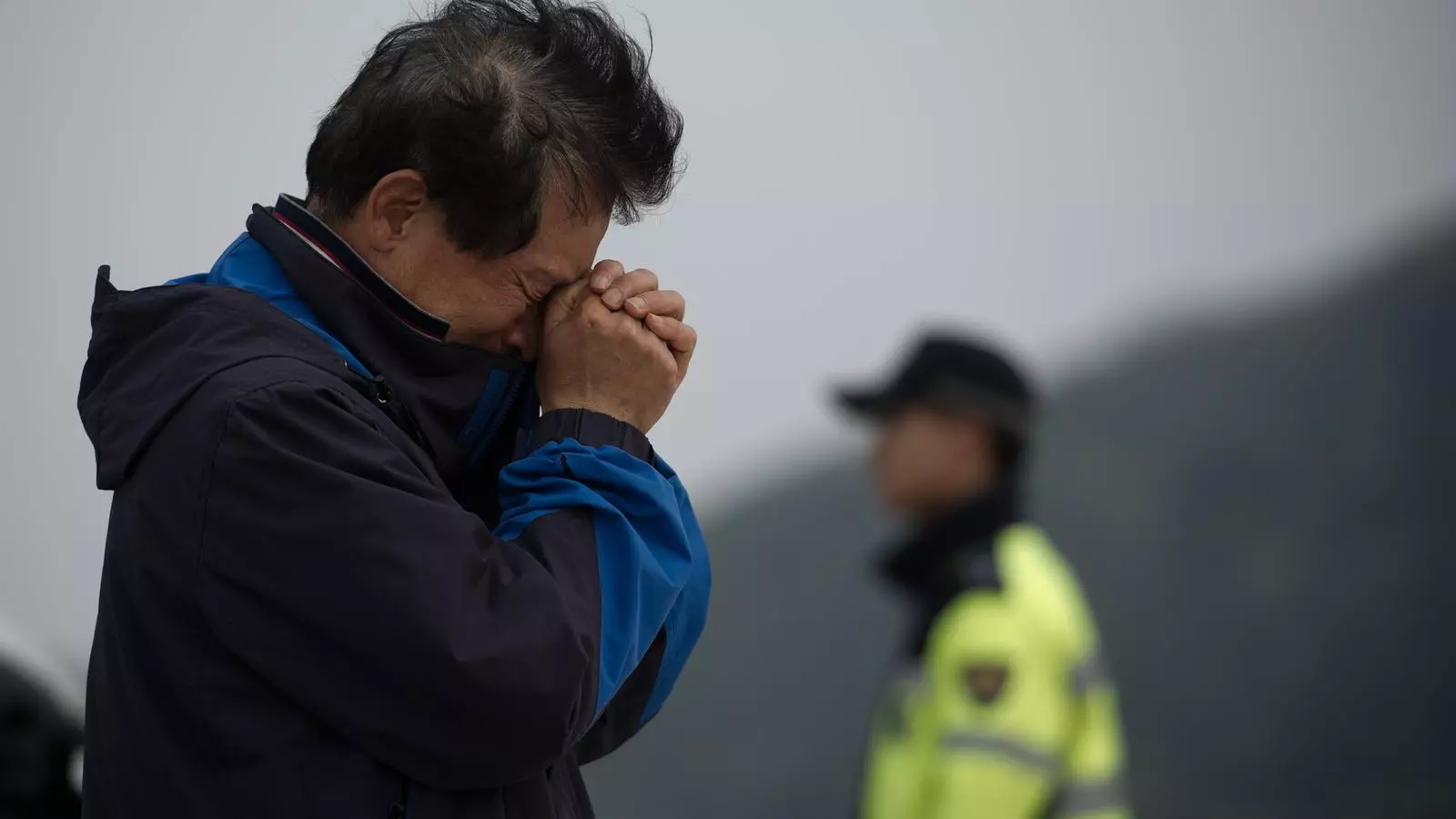 Desesperació entre els familiars dels passatgers del Sewol, el vaixell sud-coreà naufragat / AFP