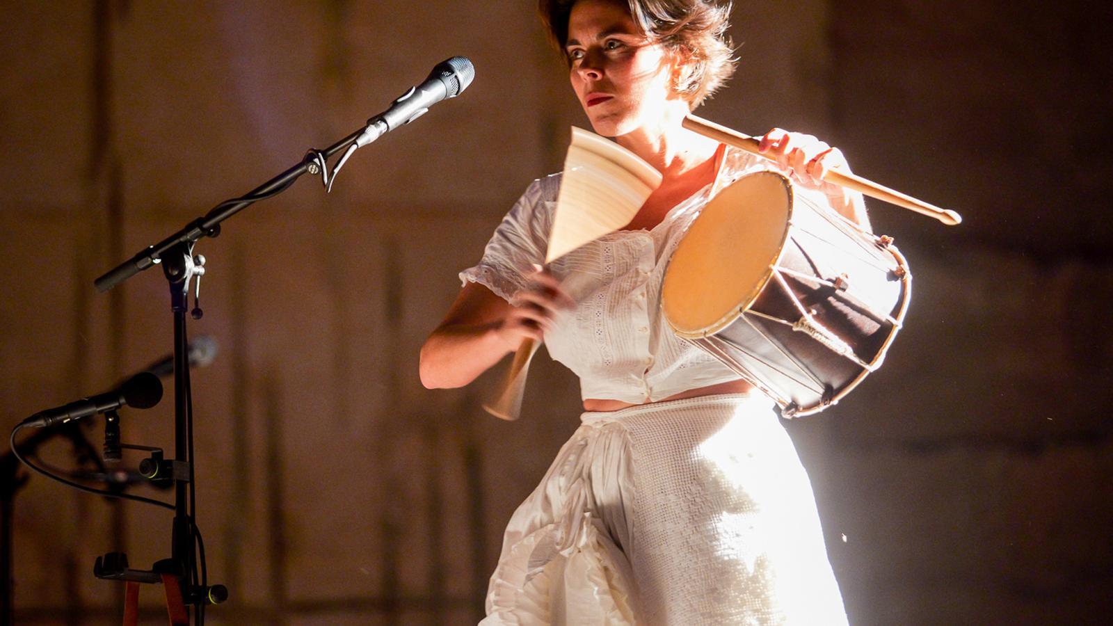 Anna Ferrer, durant un concert.