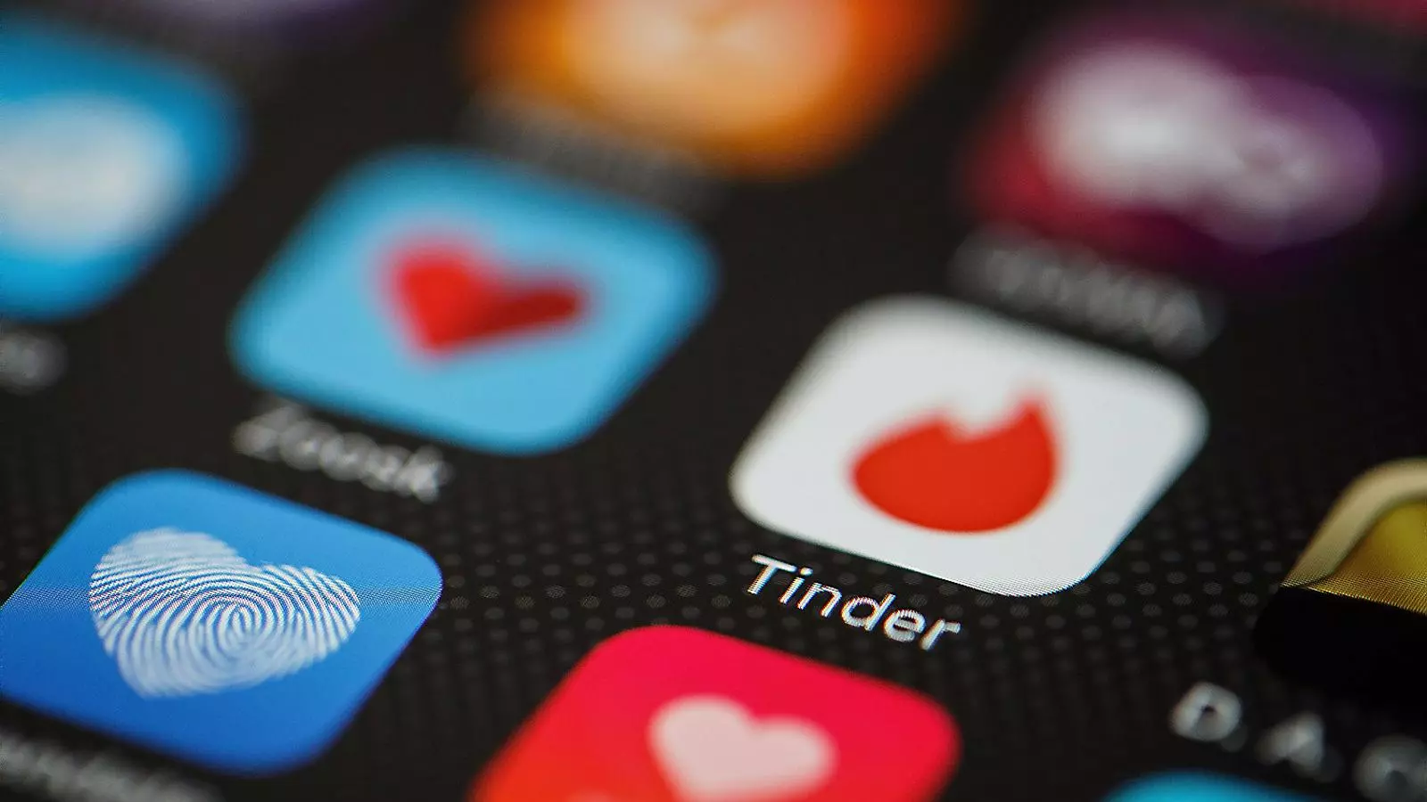 Un mòbil amb l’aplicació de cites Tinder. El govern rus vol tenir les dades dels usuaris.