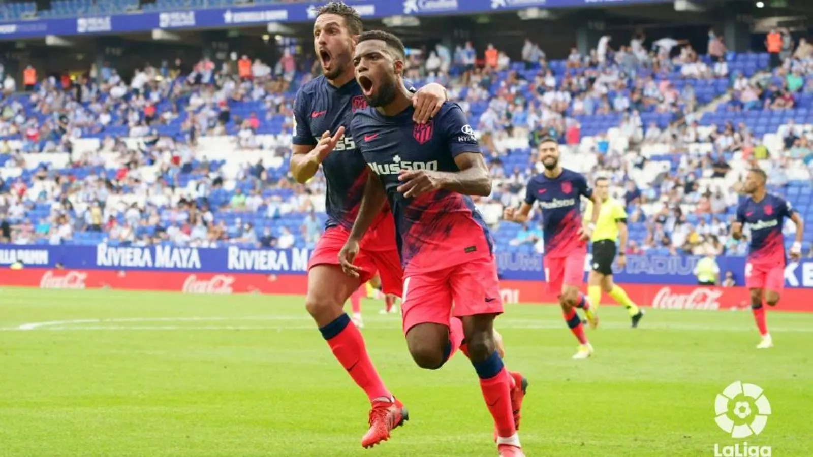 Lemar i Koke celebren el segon gol de l'Atlètic a l'RCDE Stadium