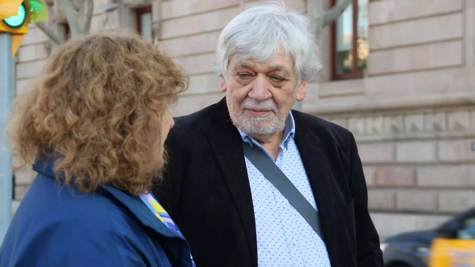 Kris Charlier, el ciutadà flamenc que hauria estat vexat pels dos agents de la Guàrdia Civil, a les portes de l'Audiència de Barcelona.