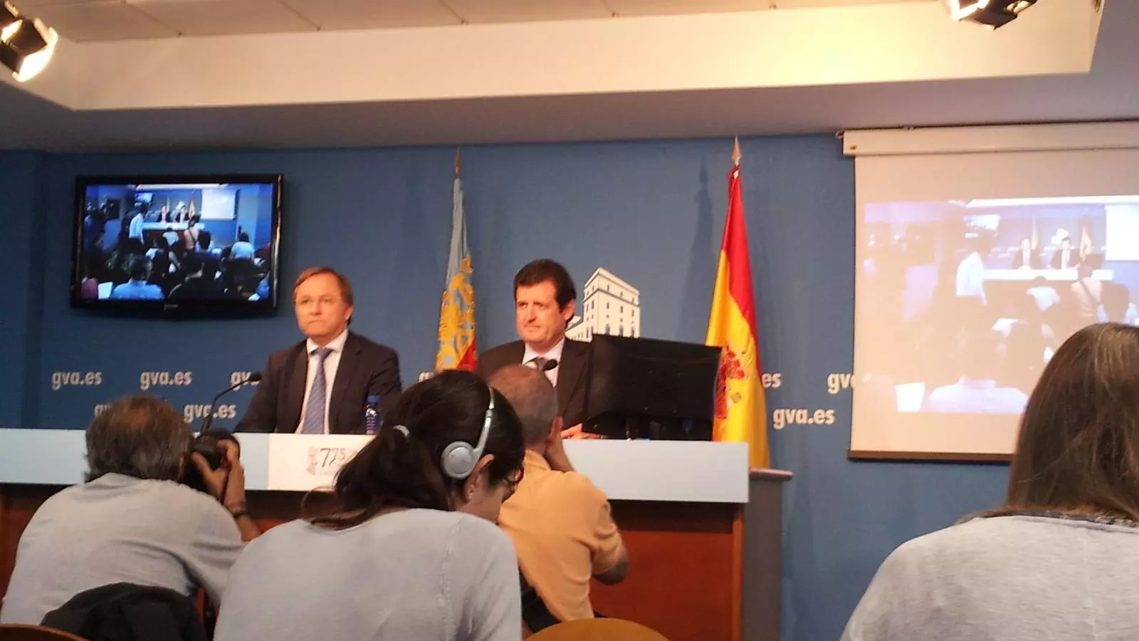 El vicepresident Ciscar i el conseller d'Hisenda Moragues han presentat avui els Pressupostos de 2014. / ARA