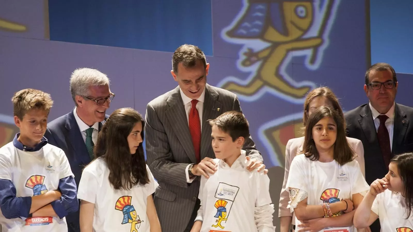 Felip VI aquest matí a Tarragona amb els nens que han dissenyat la mascota dels Jocs