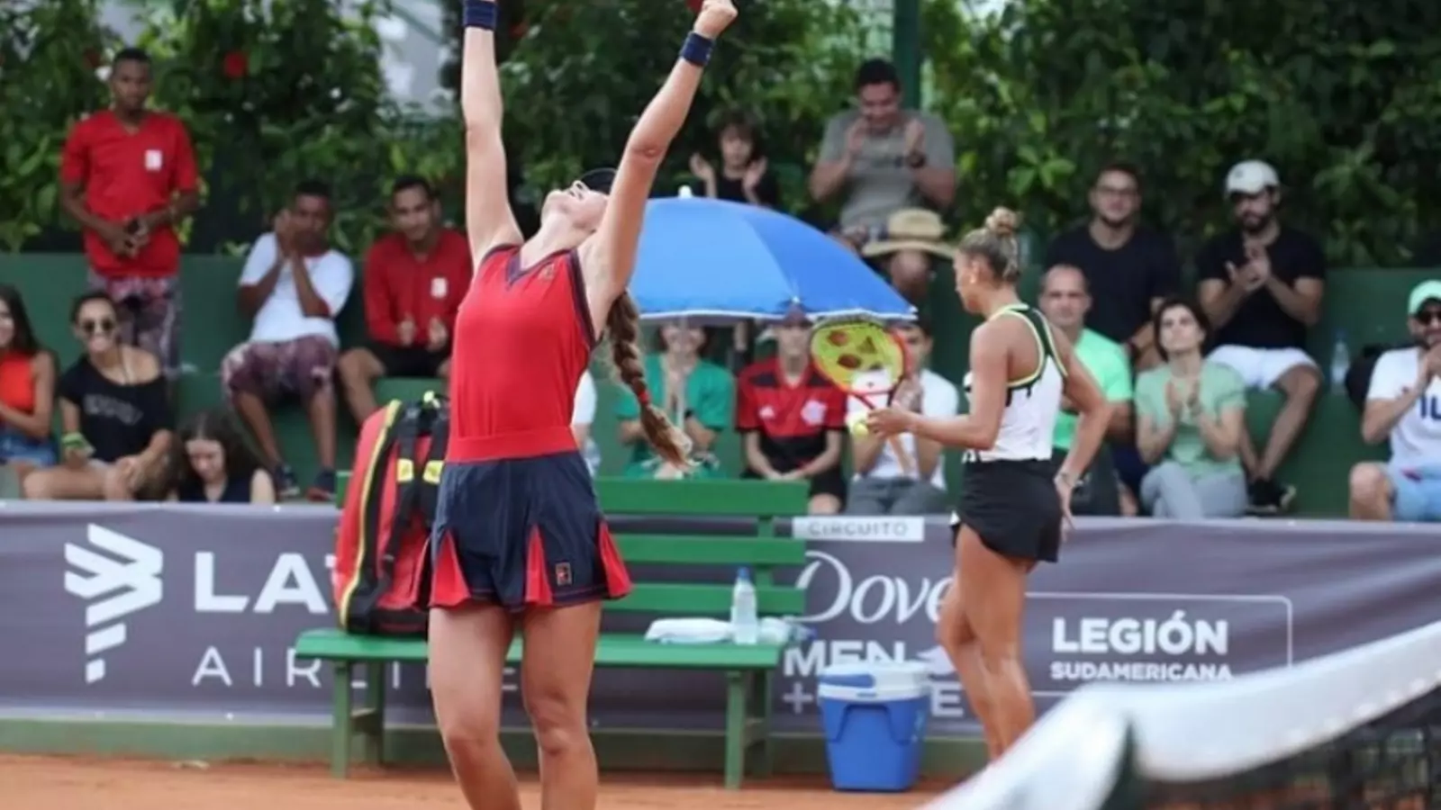 Vicky Jiménez Kasintseva celebra el triomf a Goiás. Vicky Jiménez Kasintseva celebra el triomf a Goiás.