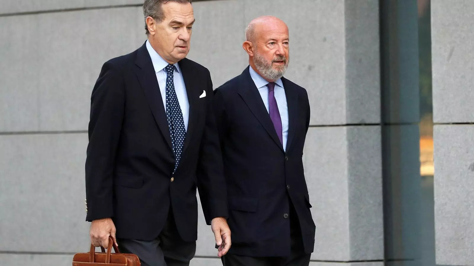 L'expresident del Banco Popular, Emilio Saracho (dreta) arribant a la seva arribada a l'Audiència Nacional.