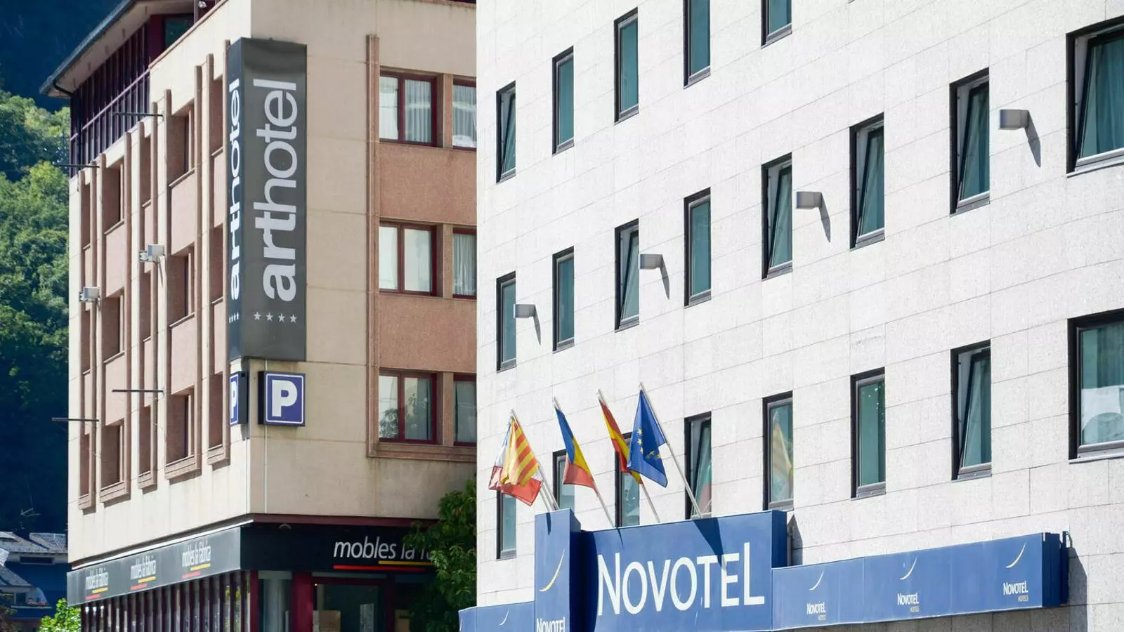 Dos hotels situats a Andorra la Vella. / ARXIU ANA