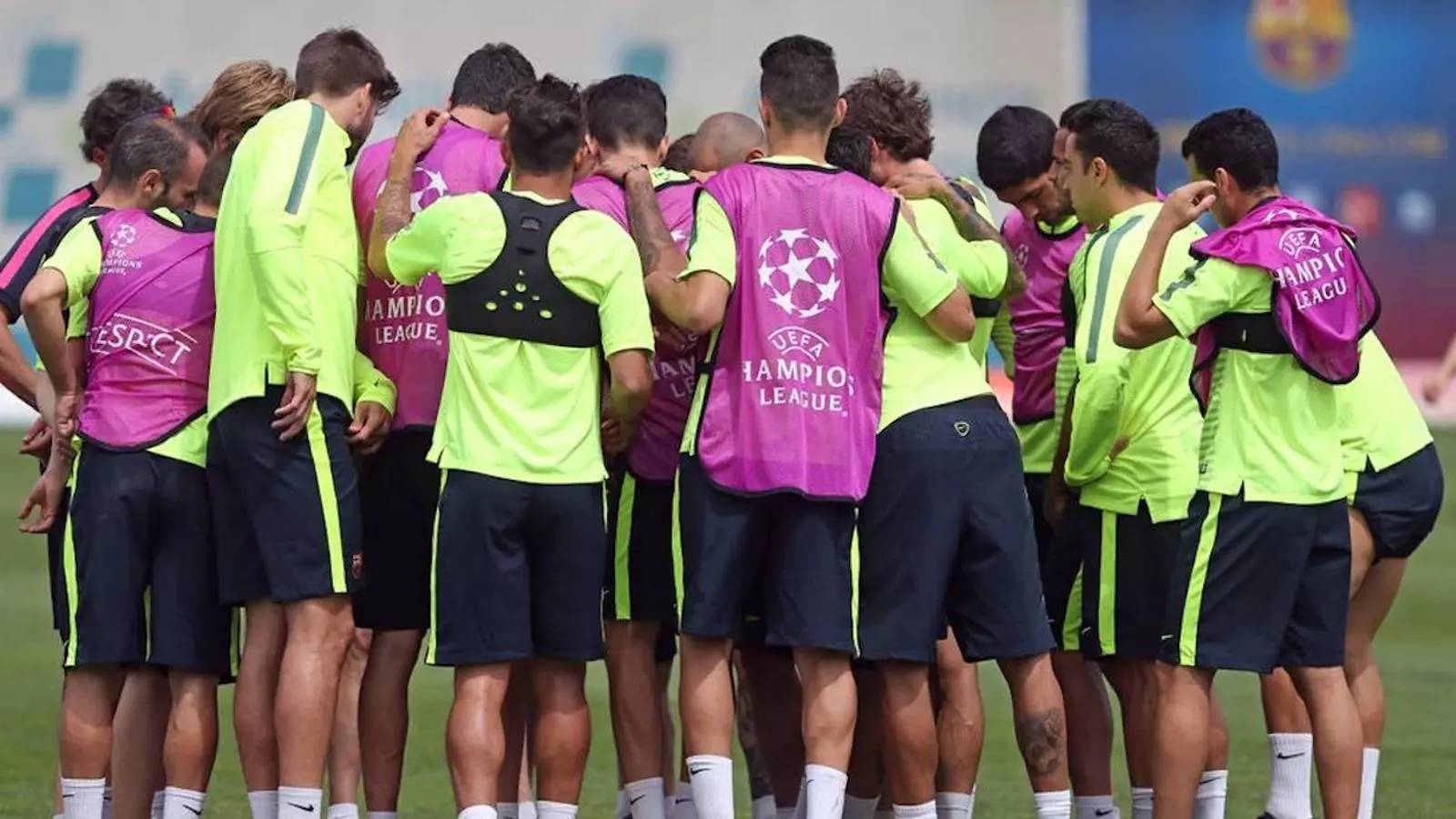 El Barça fa pinya en l'entrenament / FCB