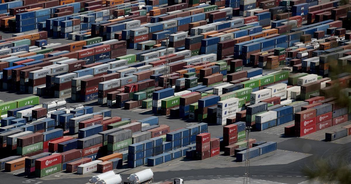 EU Considers Tariffs on Chinese Machinery and Chemicals to Curb Trade Deficit