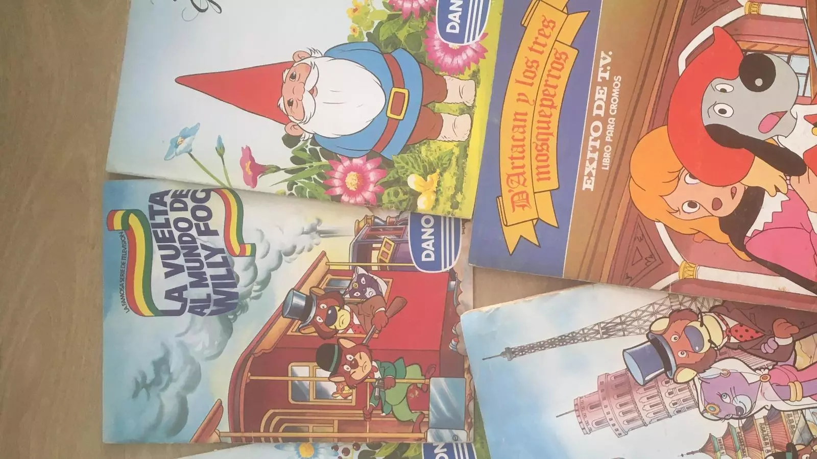 Alguns dels àlbums de les sèries de Biern Boyd que va comercialitzar Danone