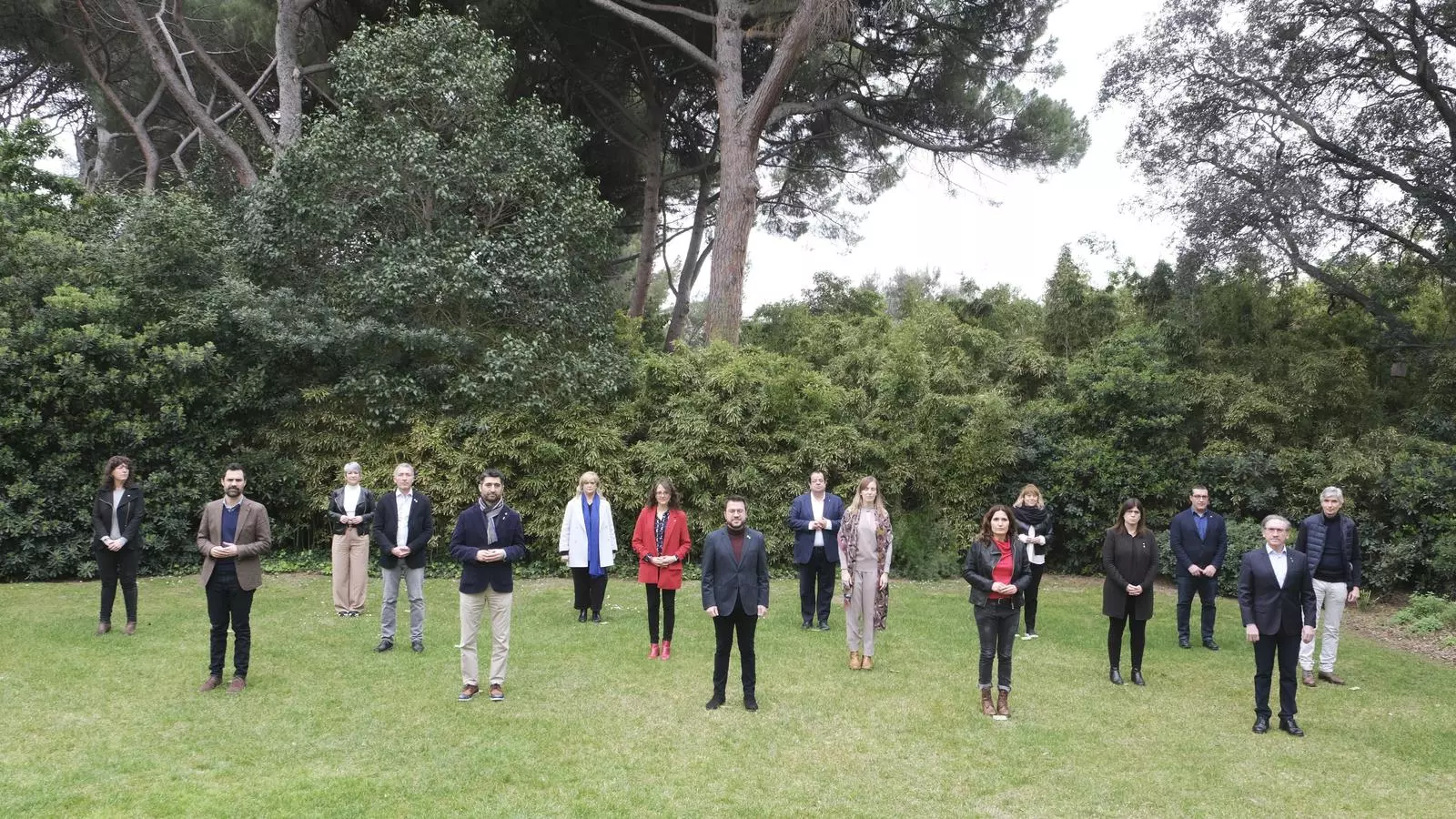 Foto de familia de los consejeros y los secretarios generales este sábado al Palacio de Pedralbes