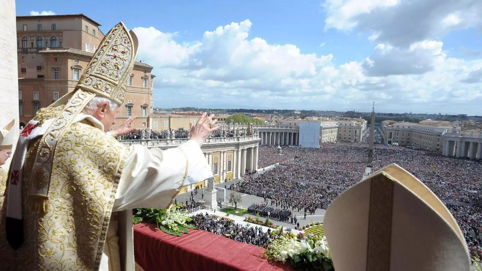 El papa Benet XVI durant el seu discurs del Diumenge de resurrecció / EFE
