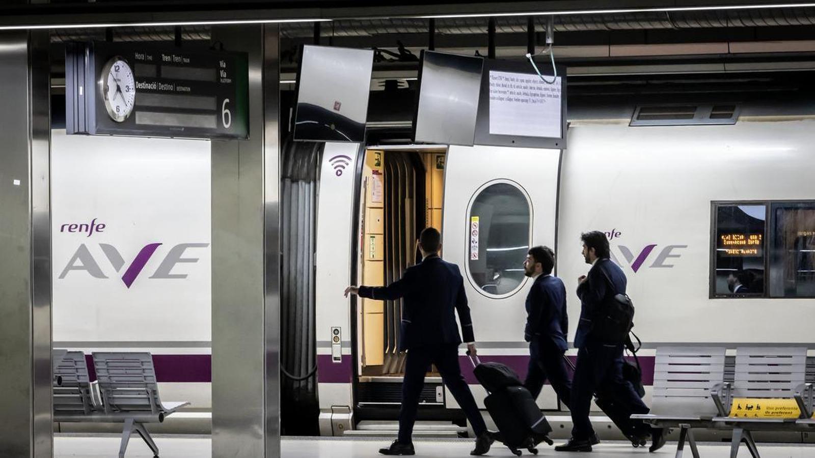 An AVE train at Barcelona's Sants station, in a file image.