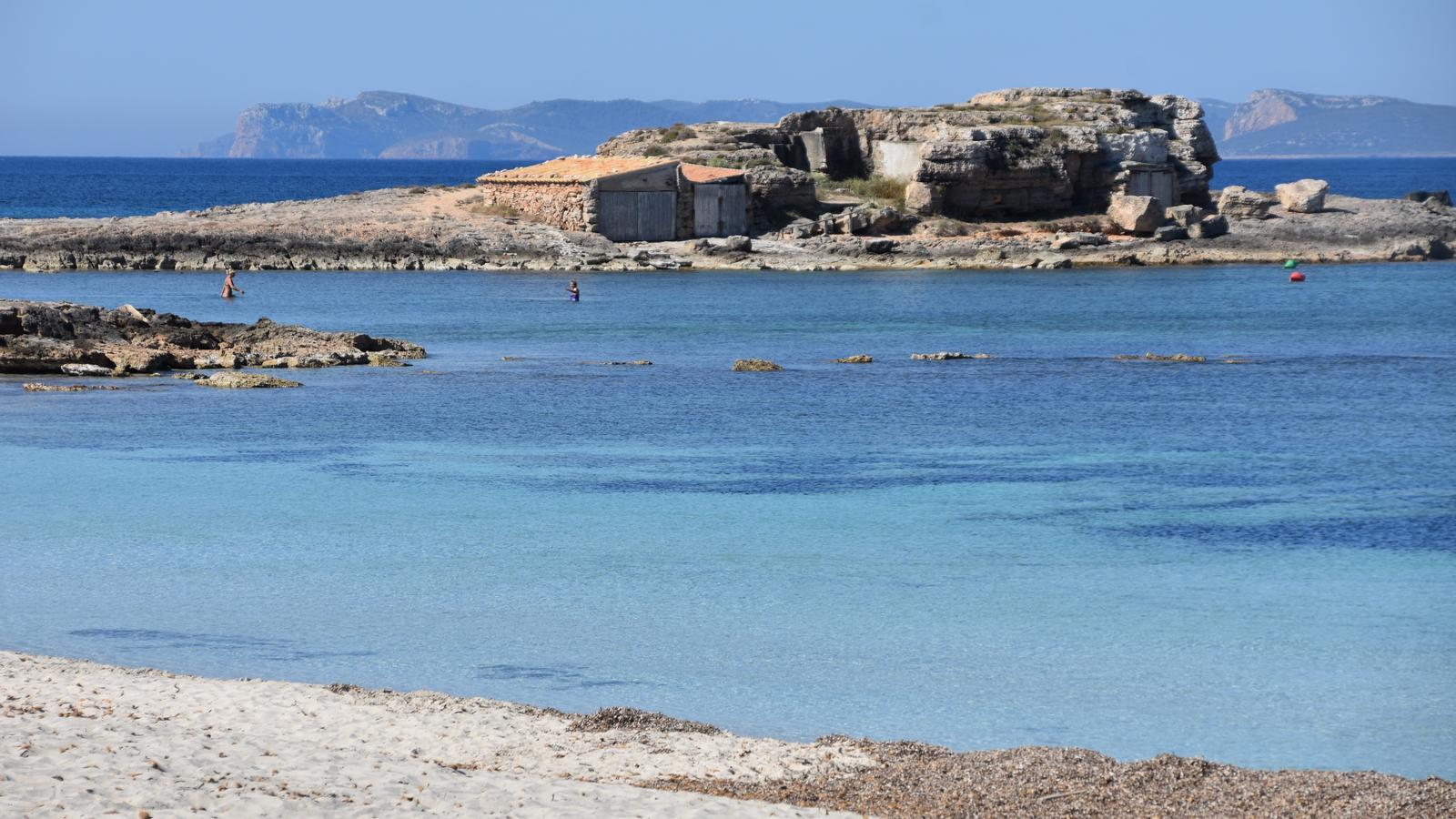 Las escarpas y cantera de la punta Negra, un punto señalado por los usos tradicionales de la pesca y de la extracción de marés.