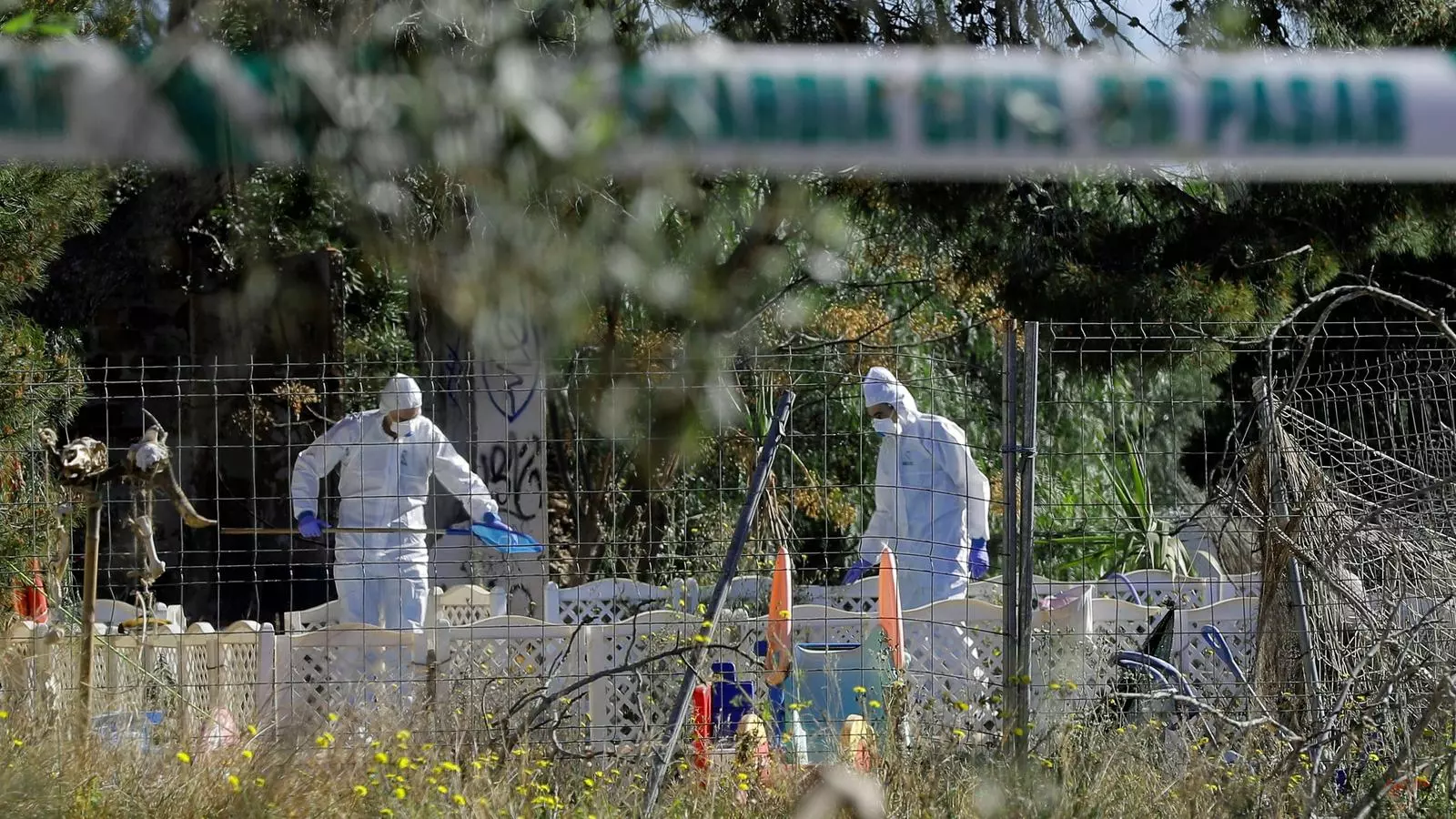 Entorn del domicili familiar dels dos nens que van ser trobats morts a Godella