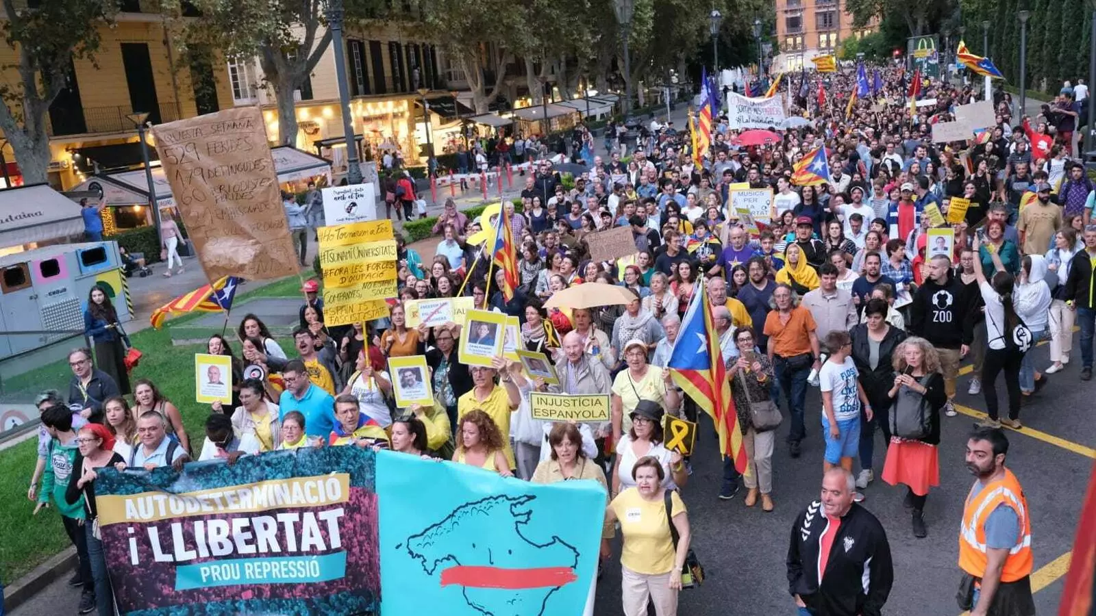 La manifestació a Palma contra la sentència del Procés i la repressió policial, en imatges