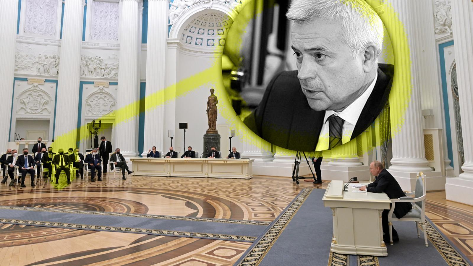 Vladímir Putin reunió al Kremlin una treintena de oligarcas el día que anunció la invasión de Ucrania. En primera fila había Vagit Alekperov.