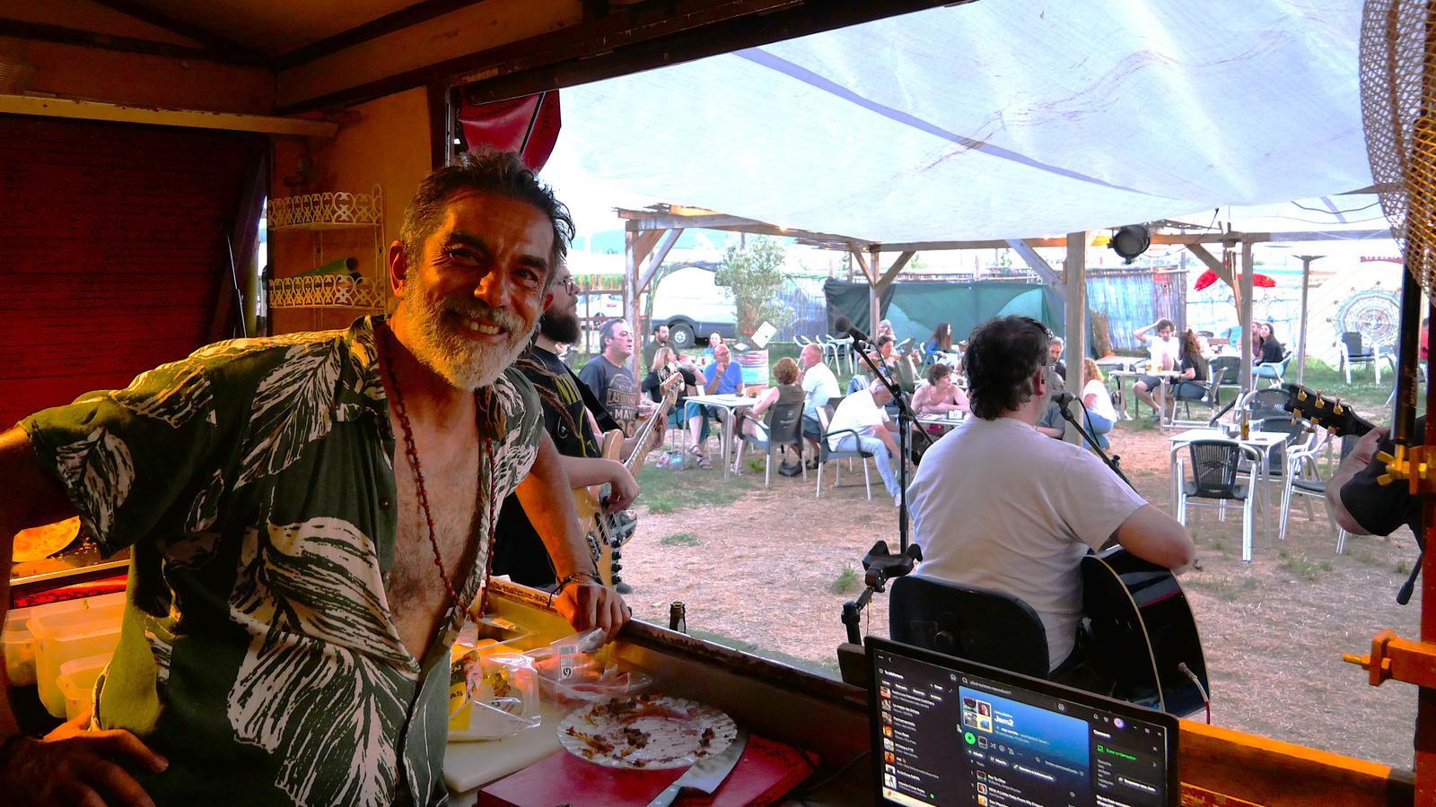 Jep Morales en la cocina de La Carreta del Ter en Bordils.