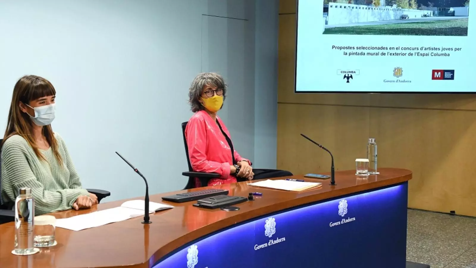 La cap d'àrea de Museus, Marta Planas, i la tècnica de Museus, Itziar Badenas, durant la presentació dels guanyadors.