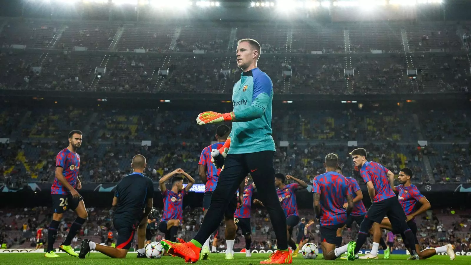 Marc-André ter Stegen, durant un escalfament amb el Barça.