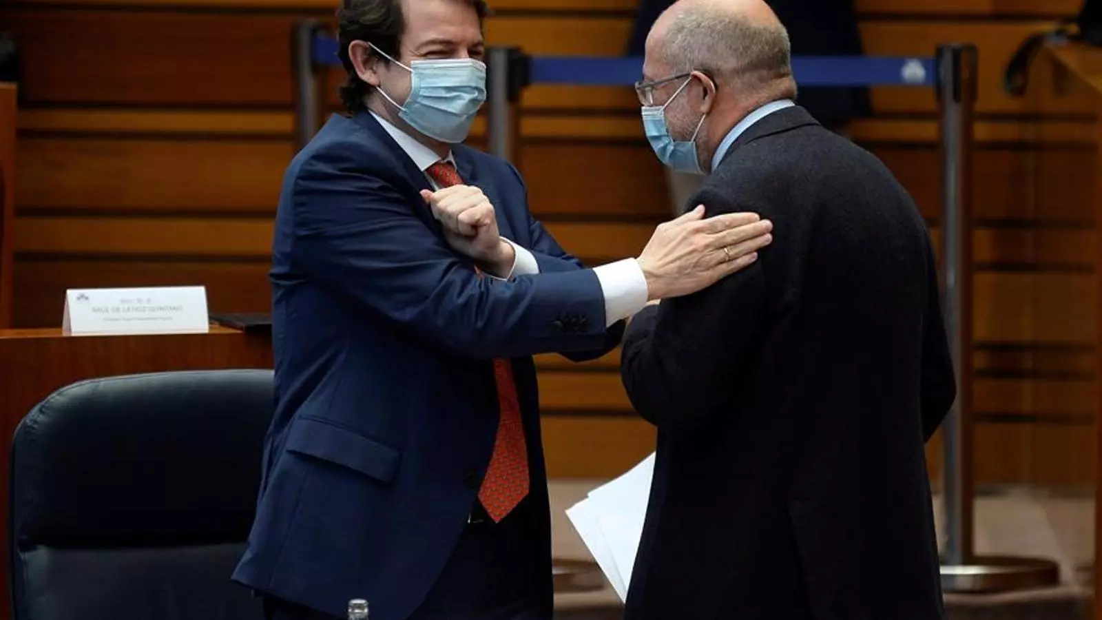 El president de la Junta de Castella i Lleó, Alfonso Fernández Mañueco, i el vicepresident, Francisco Igea, durant el debat de la moció de censura