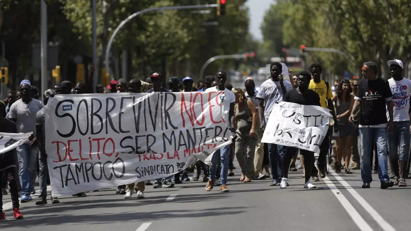 Un centenar de manifestants aquest migdia