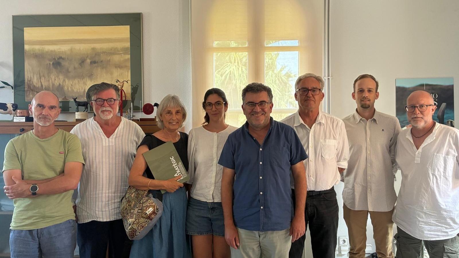 El conseller d'Agricultura, Pesca i Medi Natural, Joan Simonet a la reunió amb el GOB