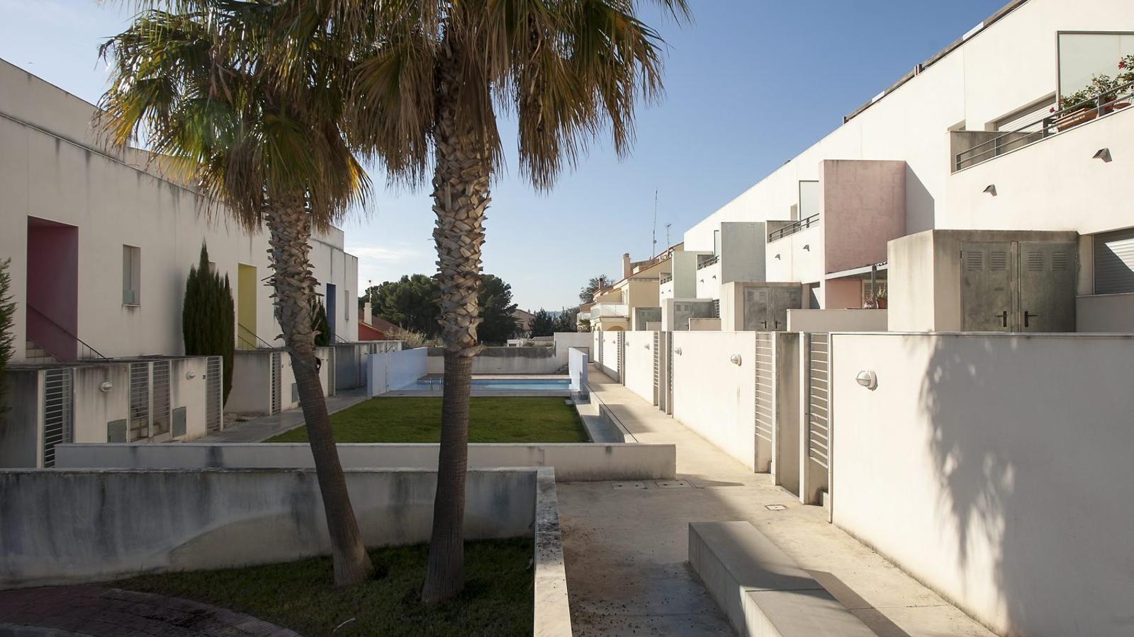 Tot i l’oposició dels veïns, la desaparició dels apartaments Turov, a Alcanar, sembla inevitable. Aquestes poden haver sigut les últimes festes de Nadal de la urbanització.