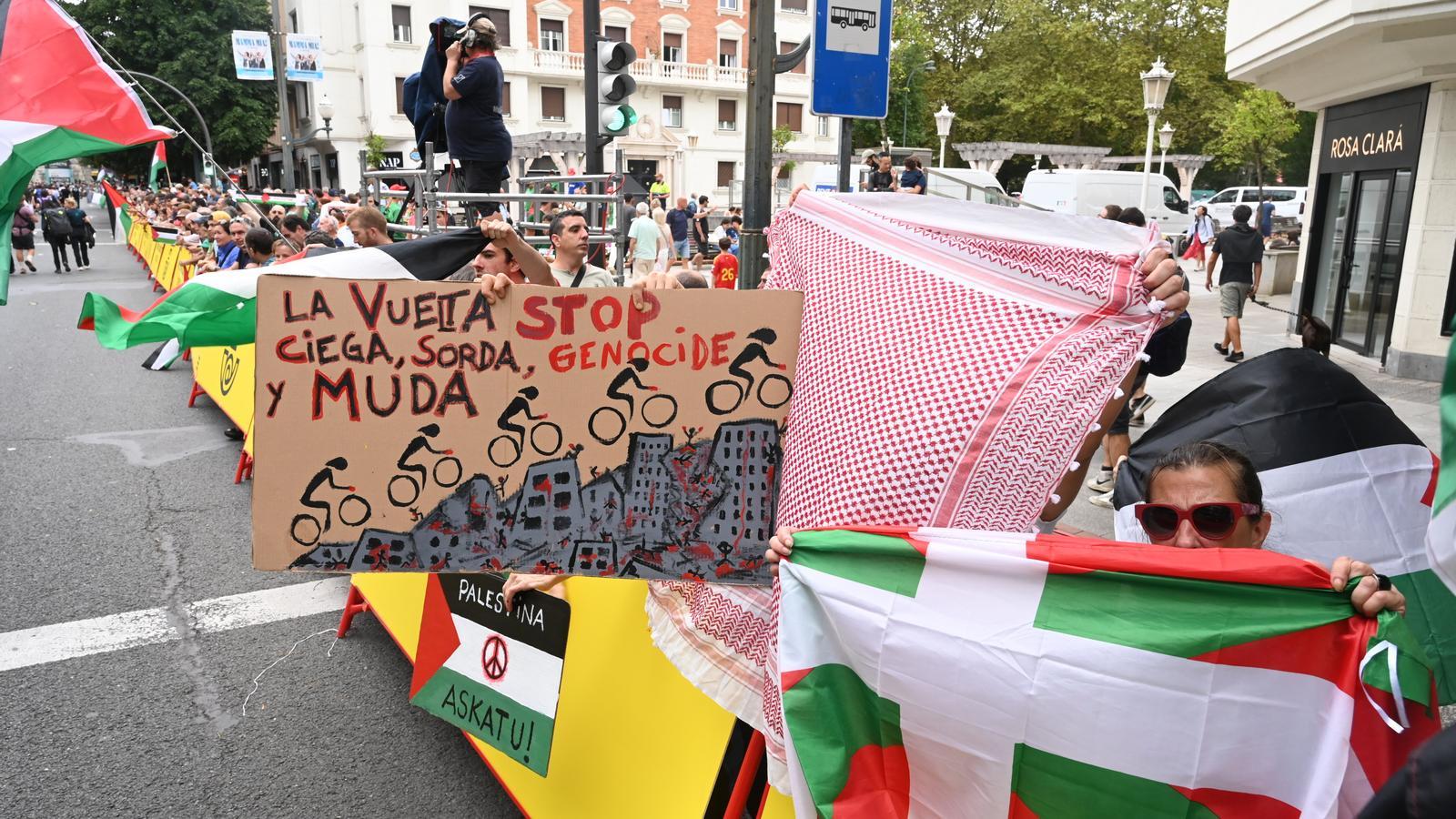 Pro-Palestine protests in the streets of Bilbao upon the arrival of the Vuelta a España.